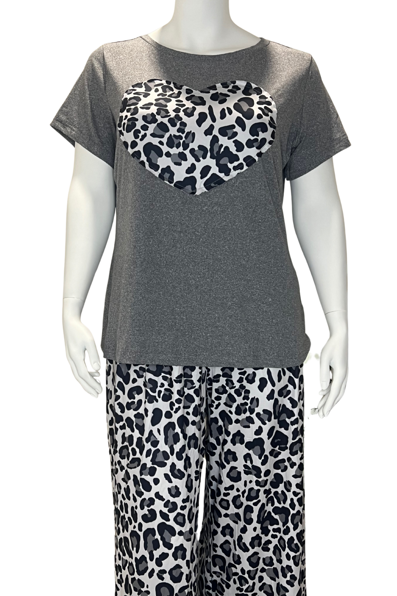 Plus Size Casual Pajama Two Piece Set, Women's Plus Leopard Heart Print Short Sleeve Tee & Shorts Pajama Pyjama 2 Piece Set