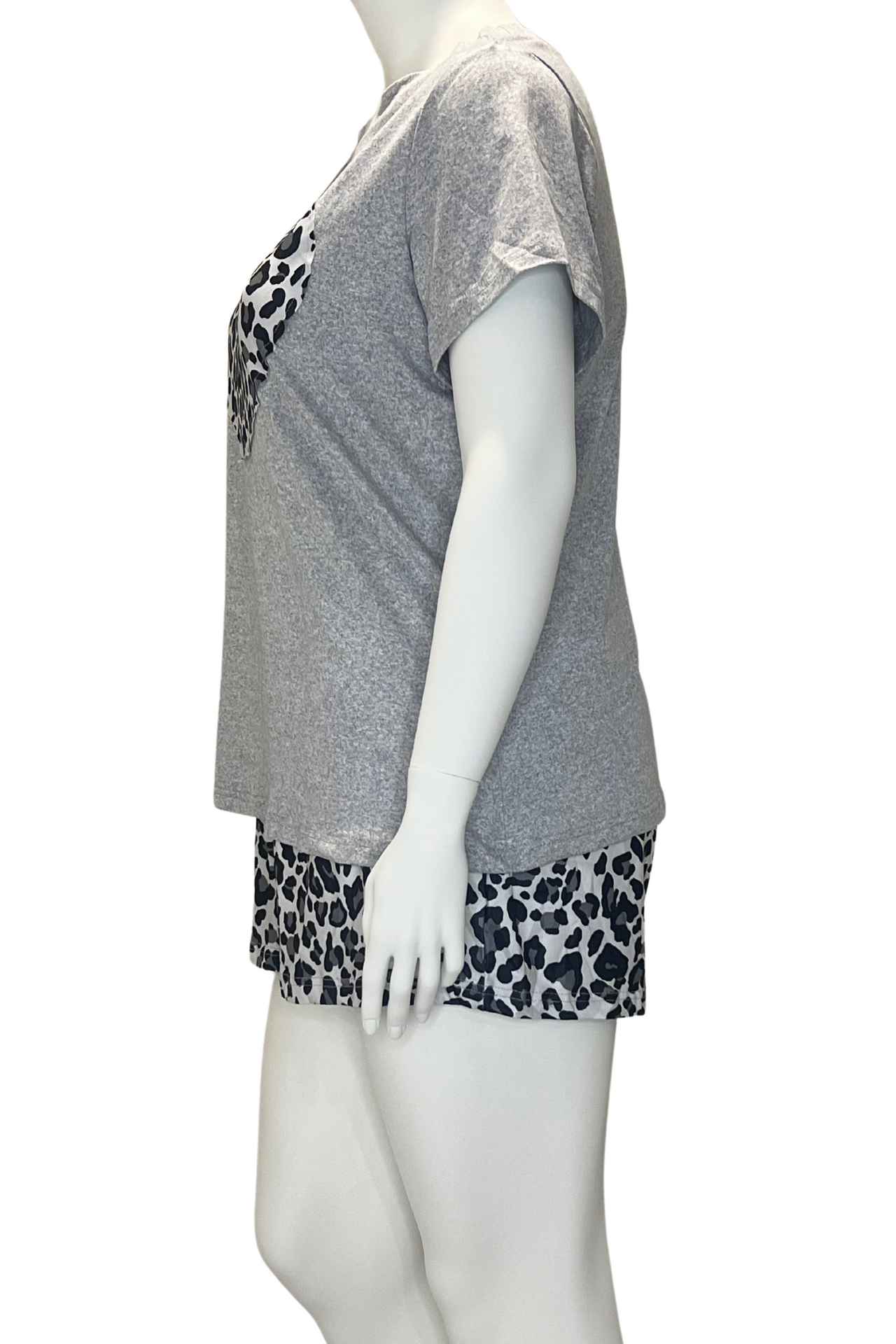 Plus Size Casual Pajama Two Piece Set, Women's Plus Leopard Heart Print Short Sleeve Tee & Shorts Pajama Pyjama 2 Piece Set