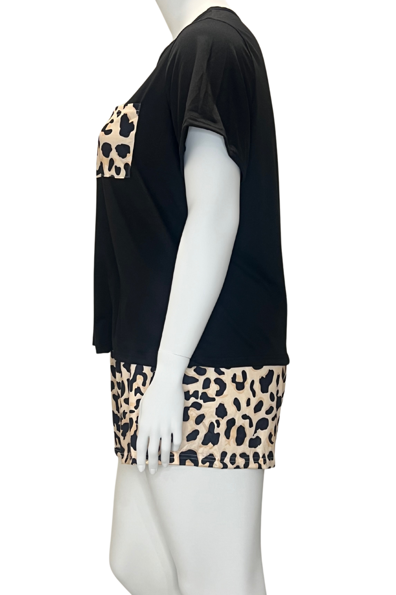 Plus Size Casual Pyjama Two Piece Set, Women's Plus Leopard Print Pocket & Short Sleeve Tee & Shorts Pajama Pyjama 2 Piece Set